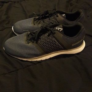 NWOT REEBOK BLACK AND GREY TRAINERS